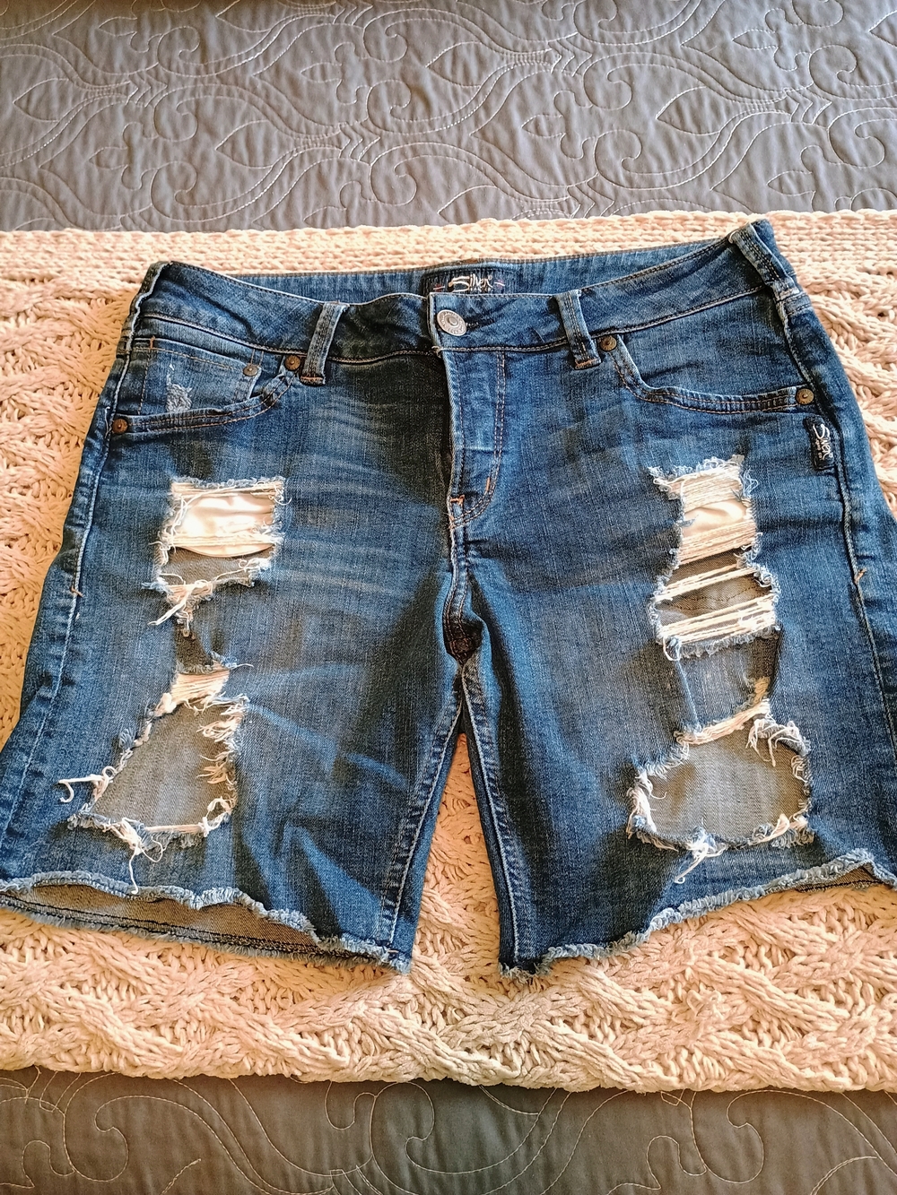 Silver Jeans Distressed  Mid Rise Bermuda Shorts 29x8